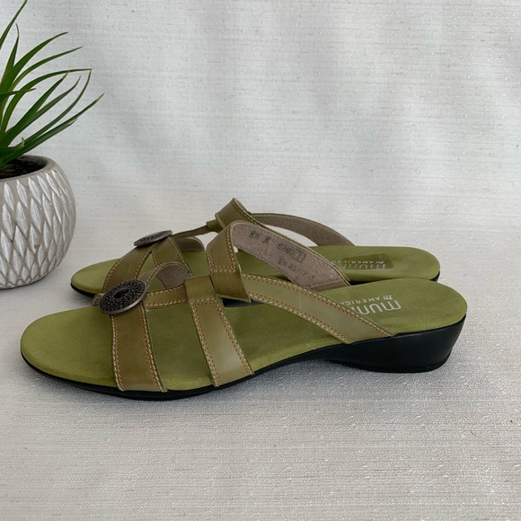 Munro Chloe Avocado Green Leather Low Wedge Comfort Slide Sandals Women’s 8.5N - Picture 6 of 12